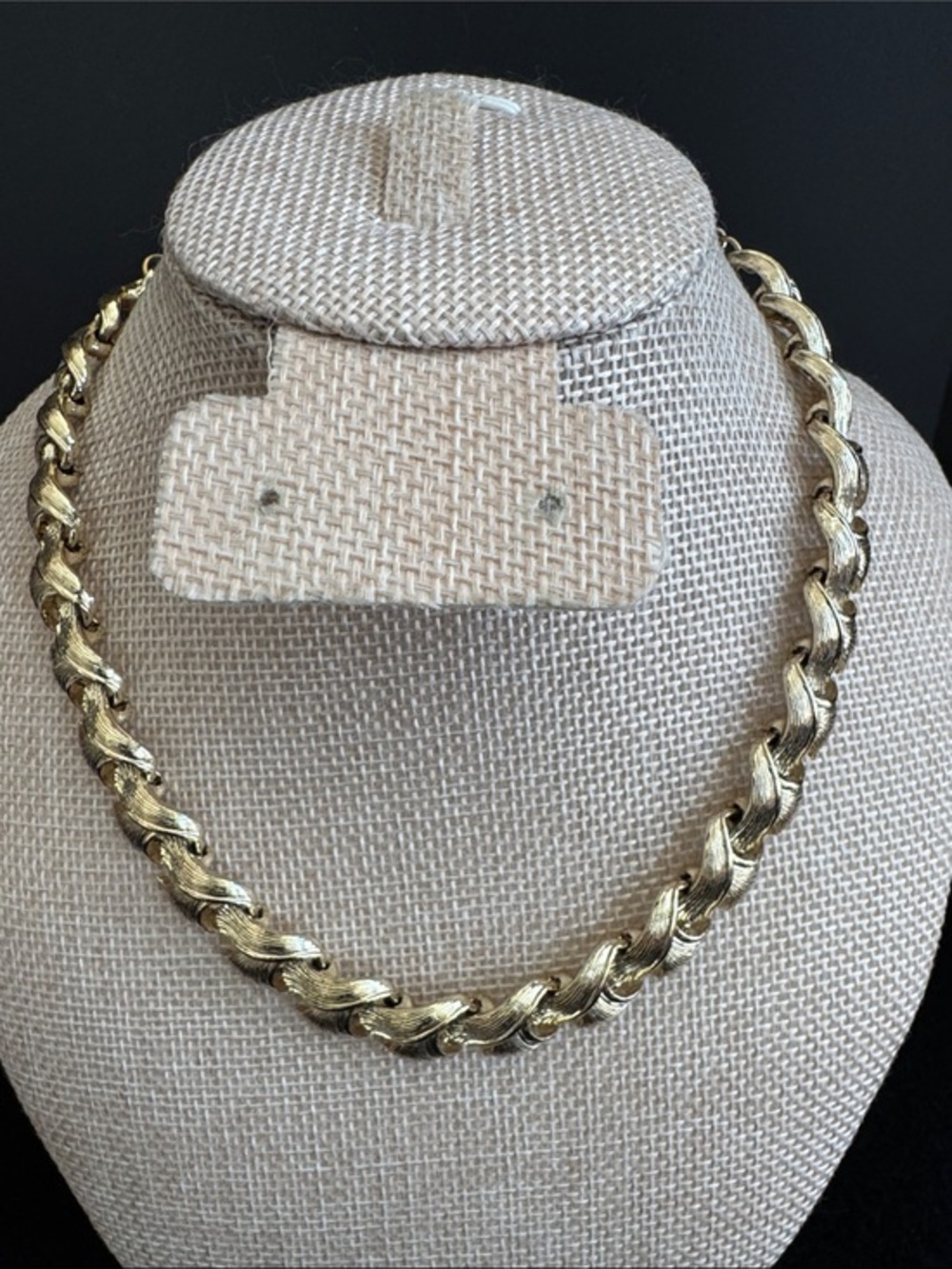 VTG 1950s/1960s Unsigned Coro Textured Leaf Choker Necklace Brushed Gold Tone